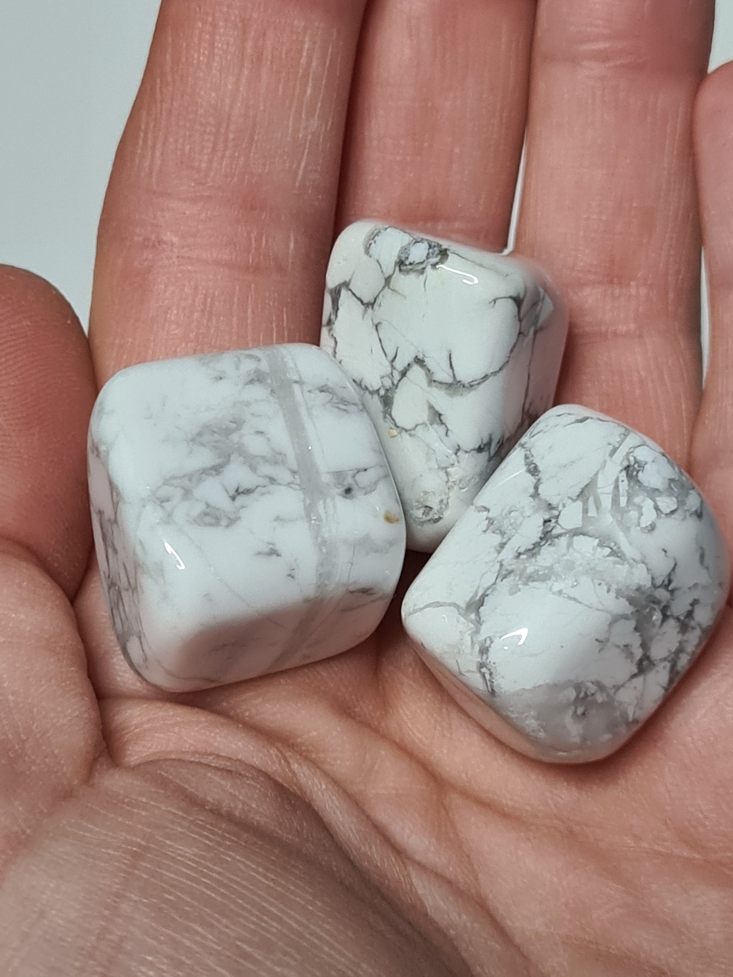 Howlite Tumble