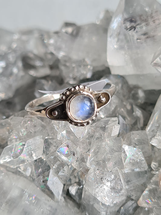 Vintage Style Rainbow Moonstone ring with bead decoration. Size UK N.5